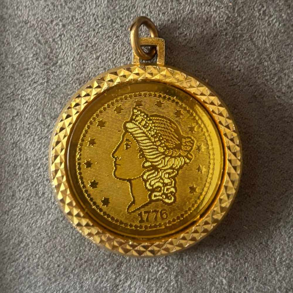 Vintage 1776 Faux Twenty Dollar
Coin Medallion Pendant